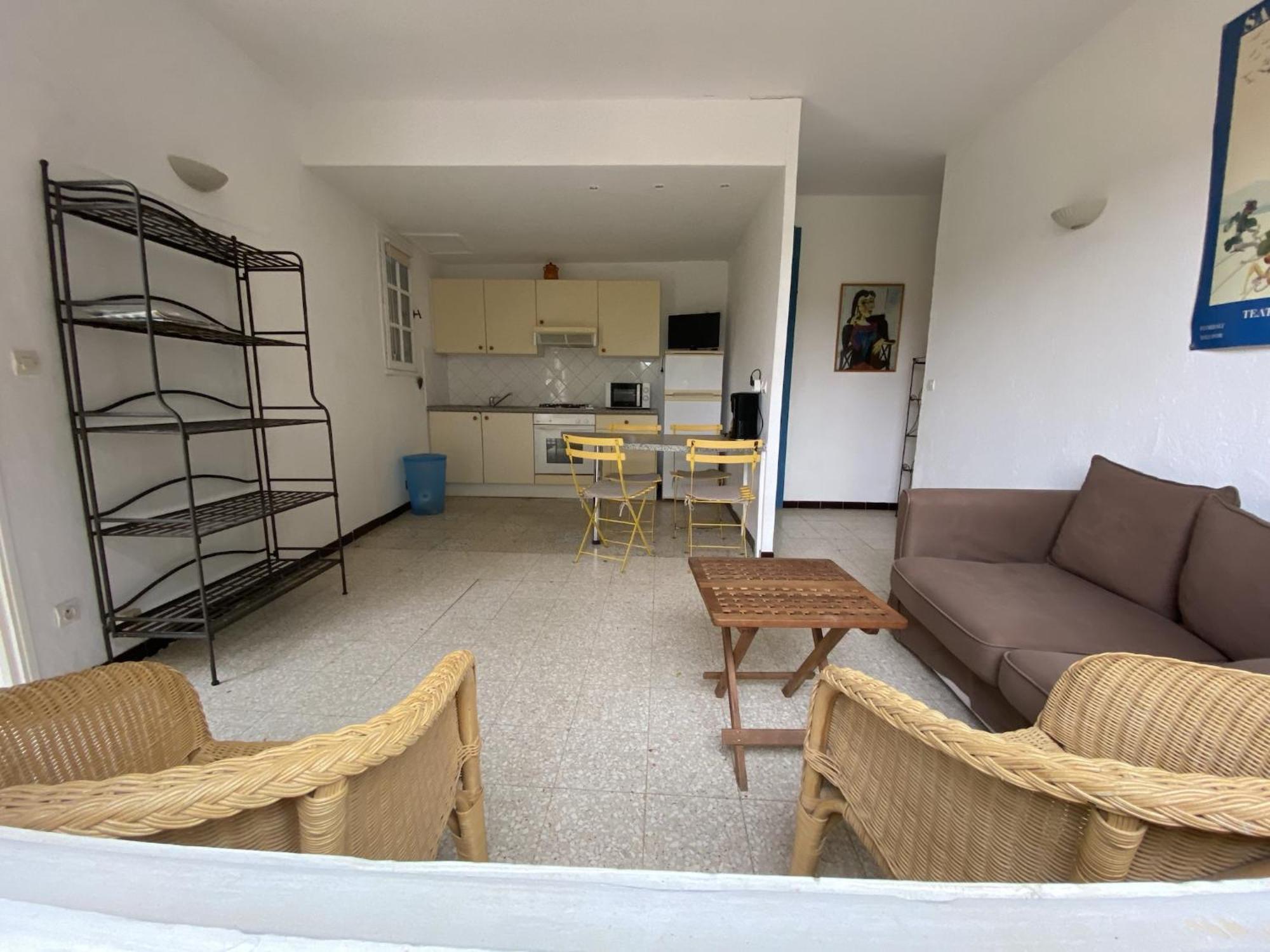 Flat In A Beautiful Building With Pool Διαμέρισμα Mèze Εξωτερικό φωτογραφία