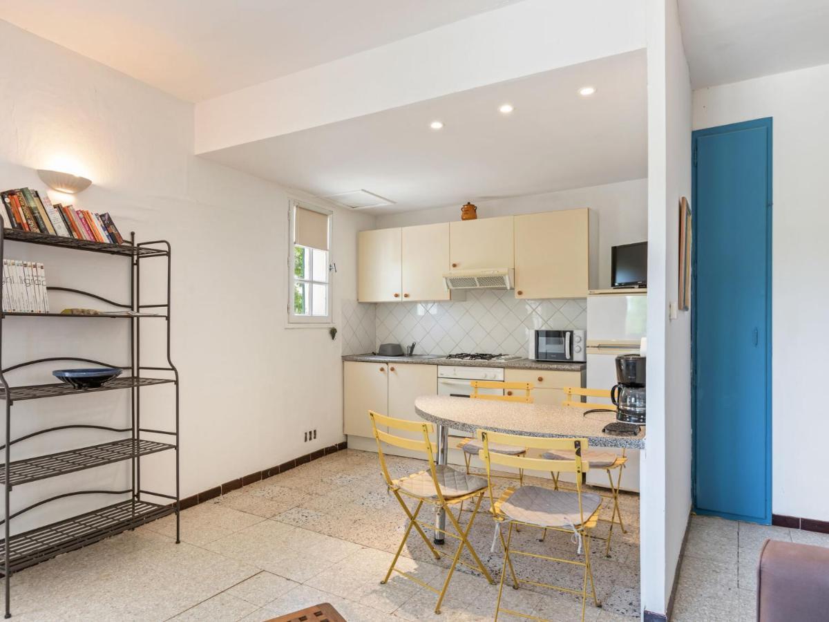 Flat In A Beautiful Building With Pool Διαμέρισμα Mèze Εξωτερικό φωτογραφία